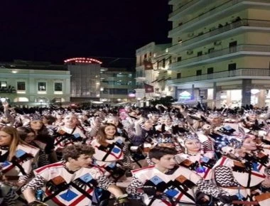 Πάτρα: Το ξεφάντωμα των καρναβαλιστών – Τεράστια και πάλι η συμμετοχή με πάνω από 30.000 άτομα! (φωτό,βίντεο)
